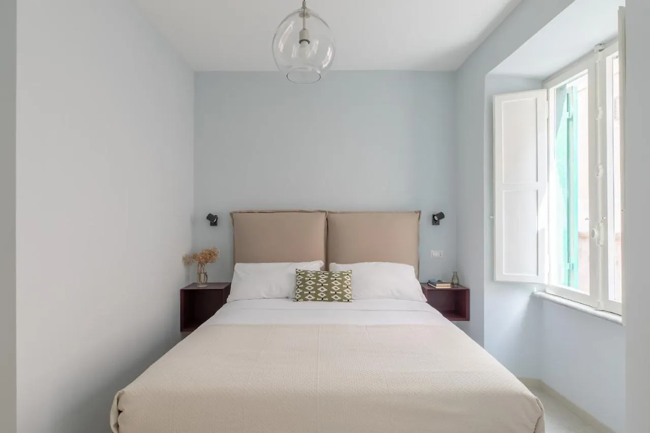 Apartment Iflat Lovely In Trevi Rome Italy