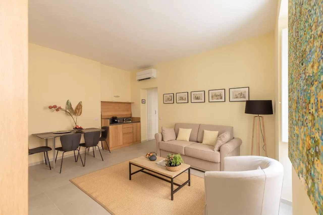 Apartment Iflat Lovely In Trevi Rome Italy